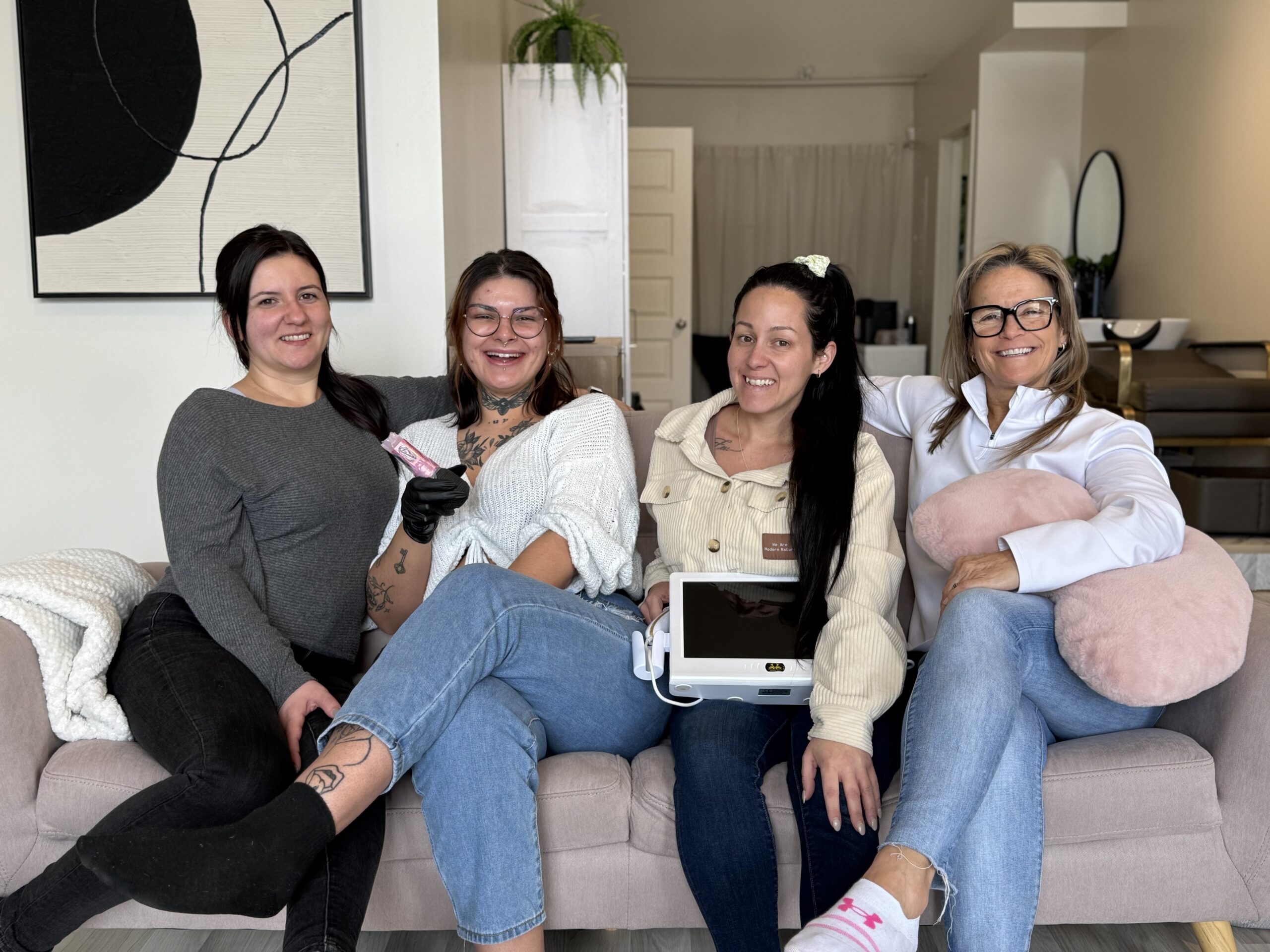 Salon le local equipe roxanne coiffeuses specialistes